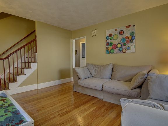 4th image of 166 Chandler Ave