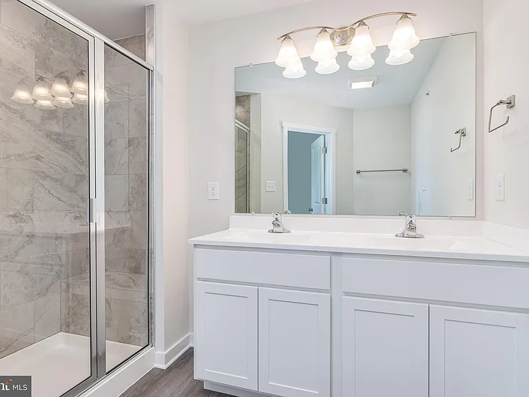 85 Moses Dr — Photo 32