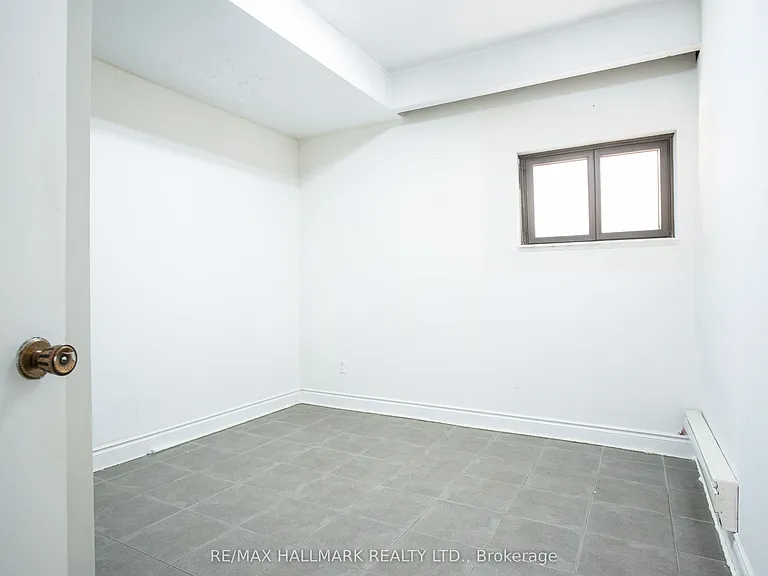 399 Lawrence Ave W #BASEMENT — Photo 12