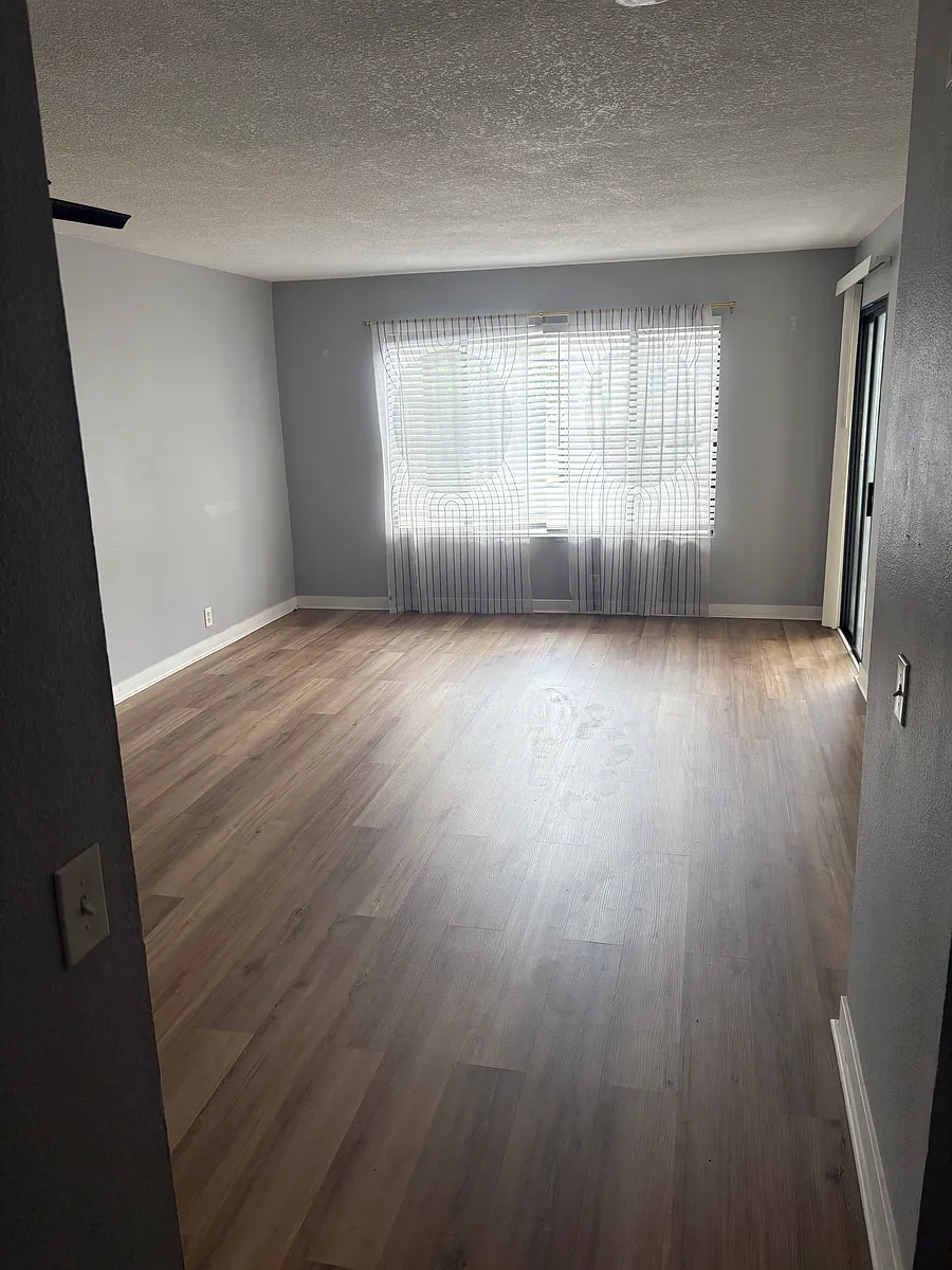 Building Photo - 2343 E 17th St #102
