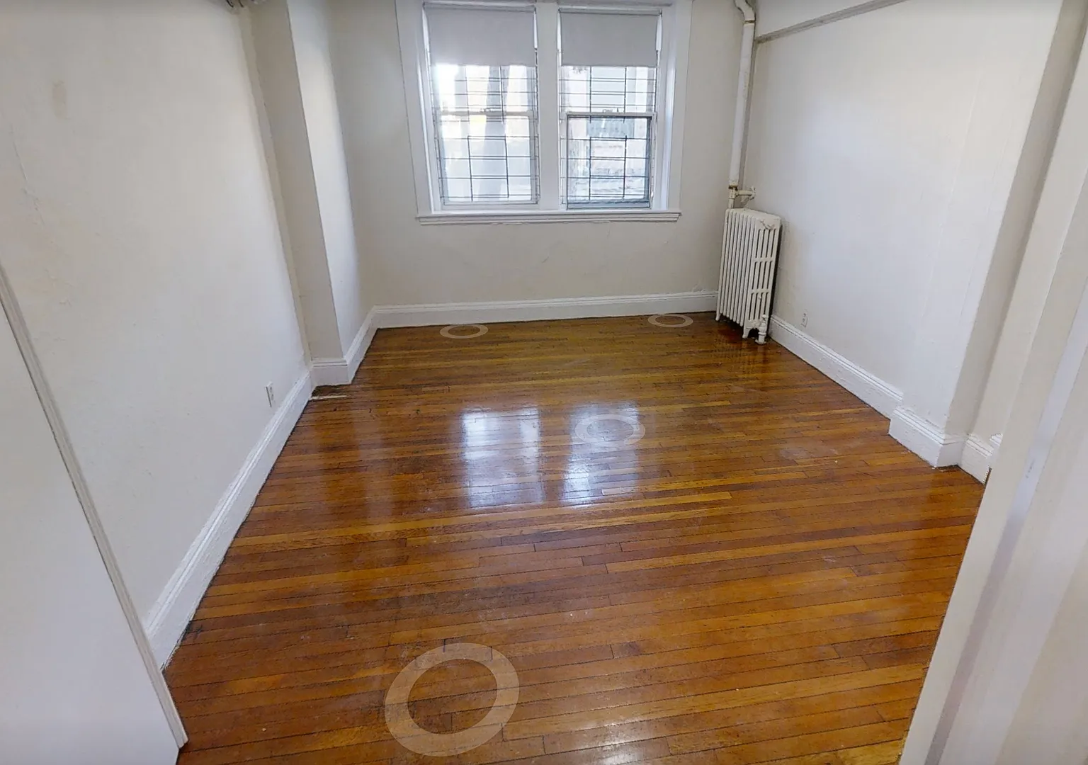 Avl NOW - No Fee! Split-style 2BR apartment near B/C trains — Photo 3