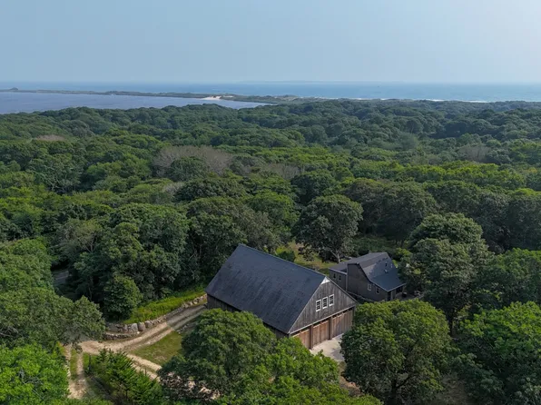 9 Moshup Trl, Aquinnah, MA 02535