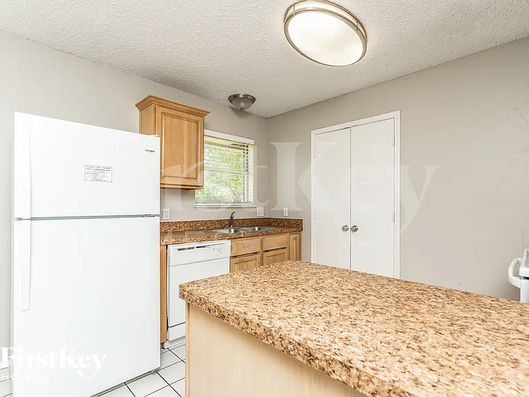 606 Plainview Dr — Photo 8