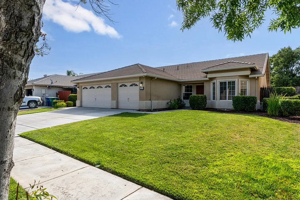 683 Alder Ln photo 1