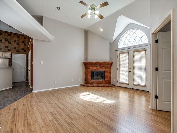 4th image of 3225 Candlewood Trl