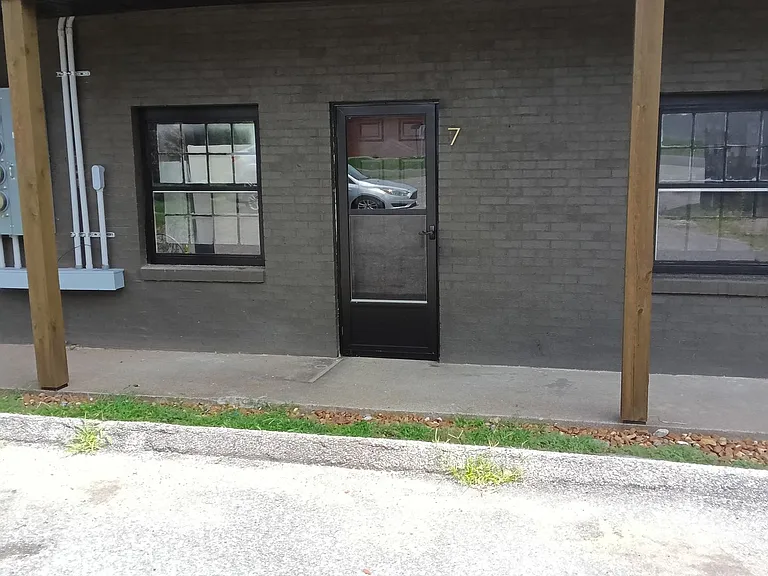 904 Coldwater Rd #7 — Photo 2