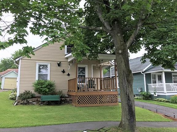 4th image of 108 Elwell Ave