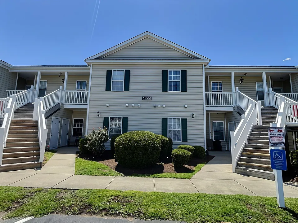 4933 Crab Pond Ct #4-203