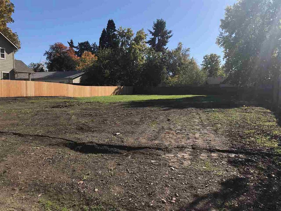 1st image of 530 SE Lilly Ave