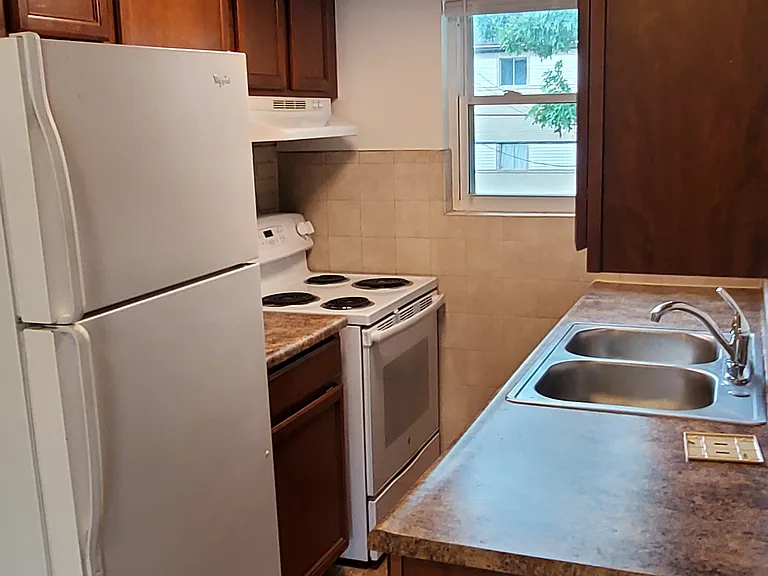 2104 Oxford Ave #12 — Photo 5