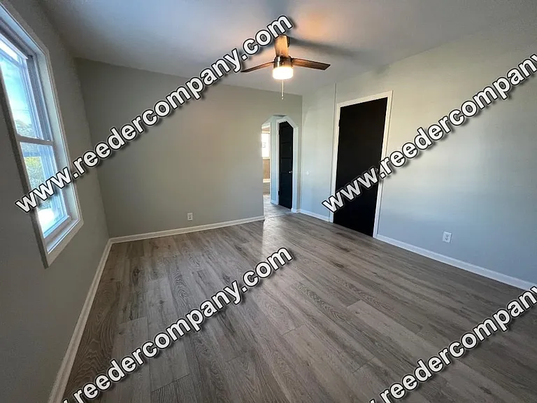 44 Warren Street — Photo 2