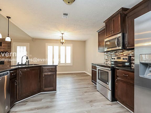 4th image of 1363 Freedom Dr