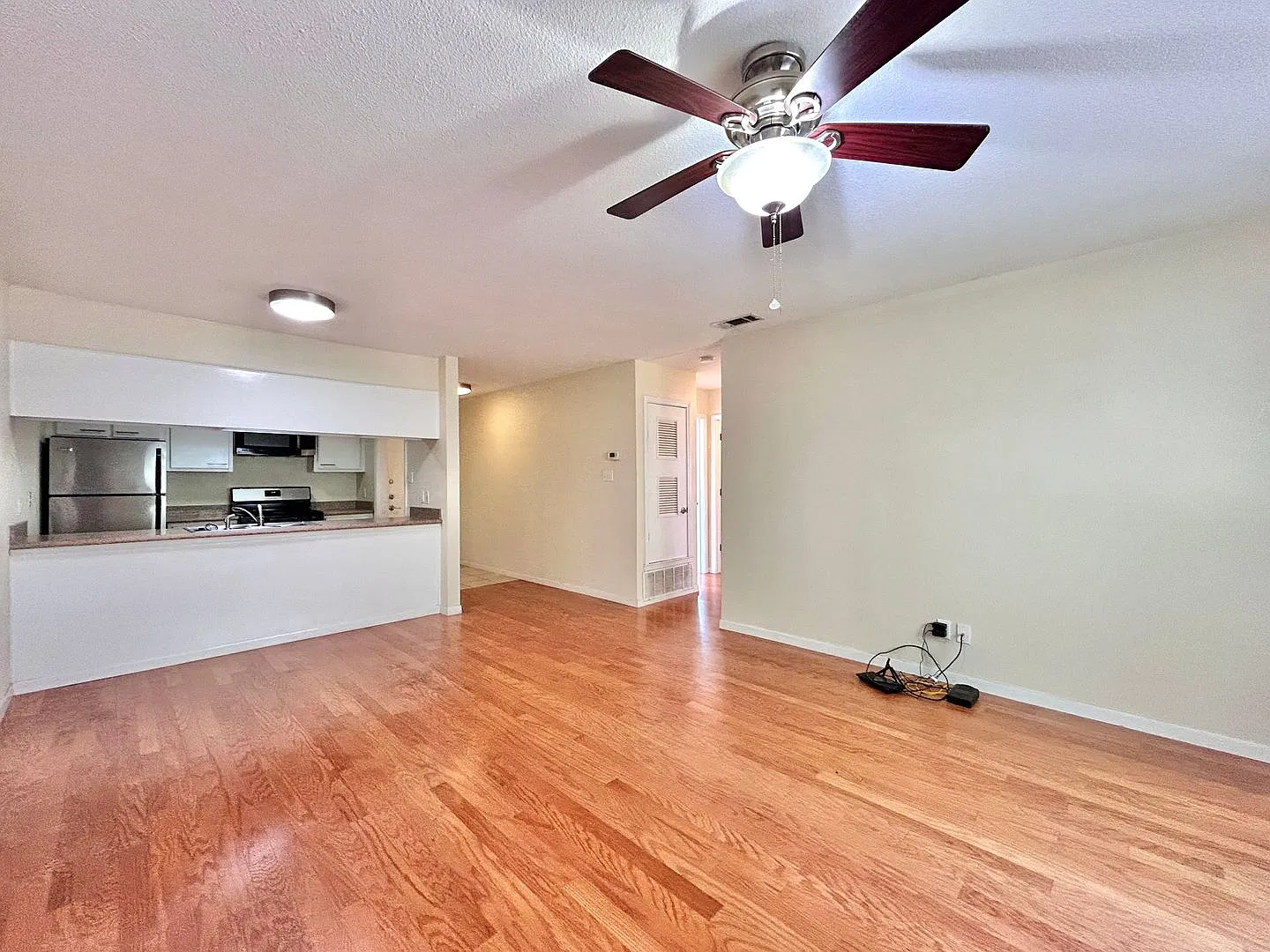 Comfortable 2/BR 1/BA in Austin Ideal Living Space — Photo 3