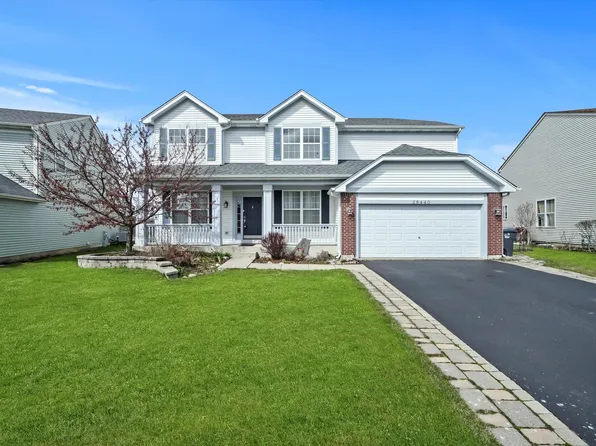 39440 Castleford Ln, Beach Park, IL 60083