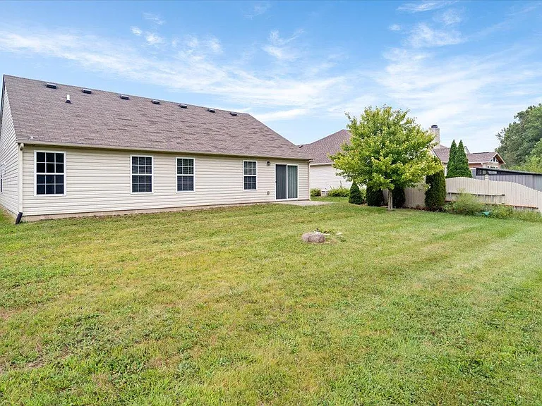 1429 Softwind Dr — Photo 26