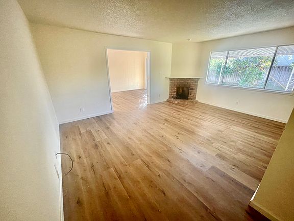 5th image of 1498 Bryan Ave