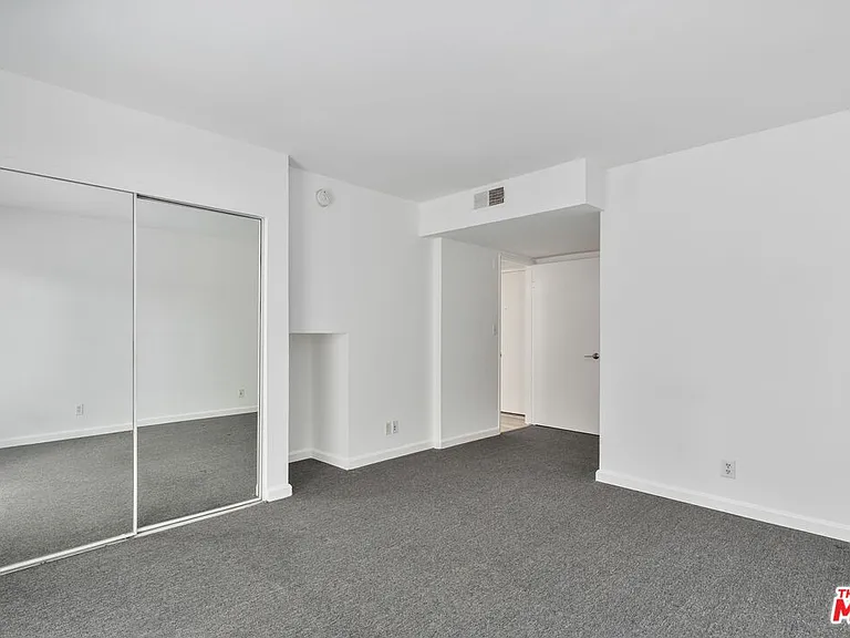 110 E Fleet St — Photo 8