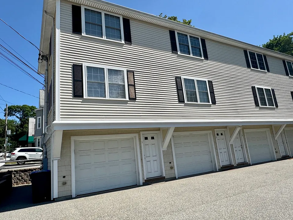 111 Hammond St #2