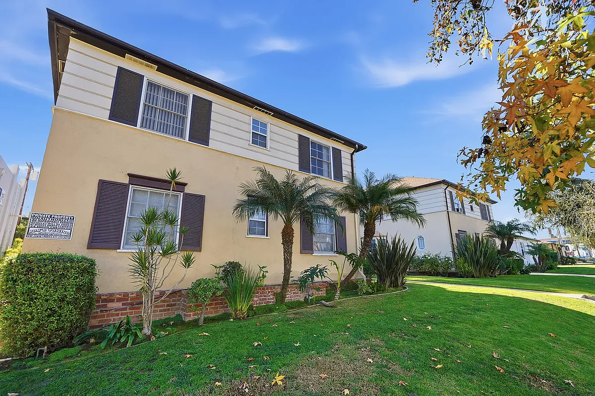 Building Photo - 12020 Magnolia Blvd #12