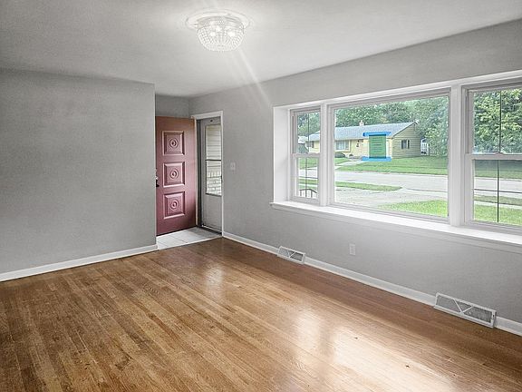 5th image of 4519 Longmeadow Ln