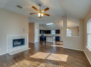 5572 Spring Ridge Dr, Watauga, TX 76137