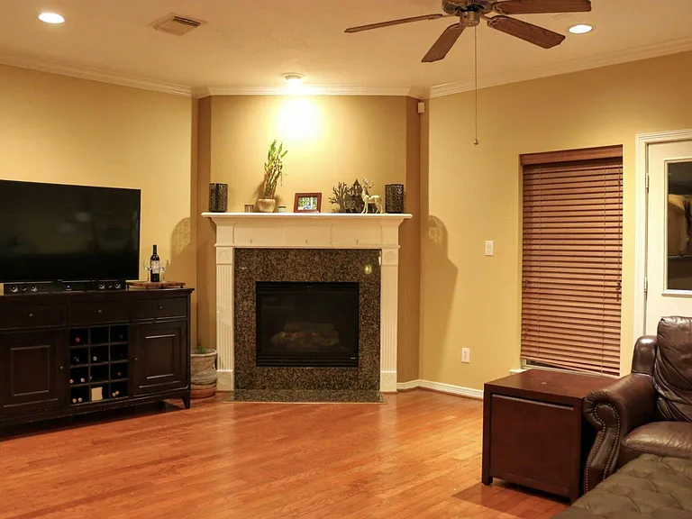 1375 Ella Pl — Photo 2