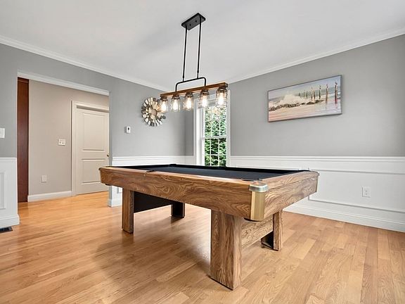 4th image of 18 Woodwell Cir