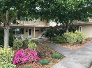 300 E 6th Ave #5, Junction City, OR 97448
