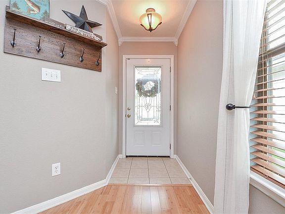 4th image of 21831 Silverbrook Ln