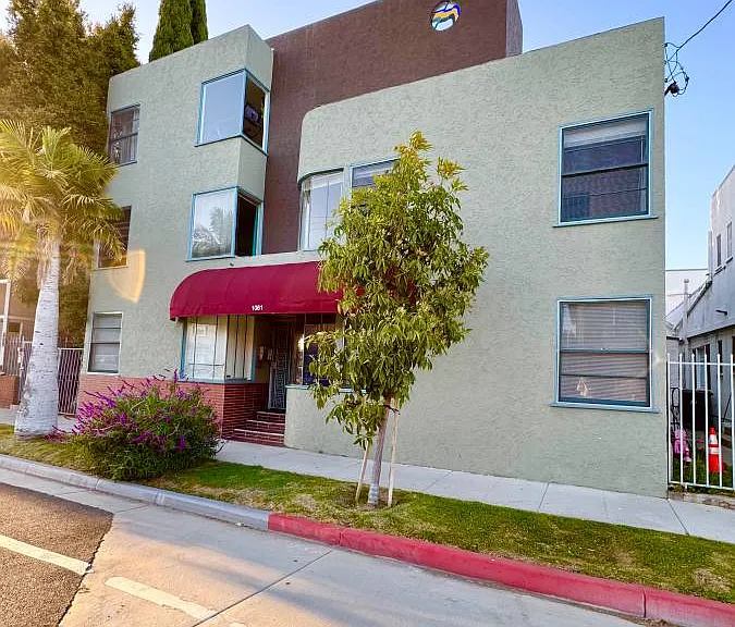 1061 E Broadway #205 — Photo 11