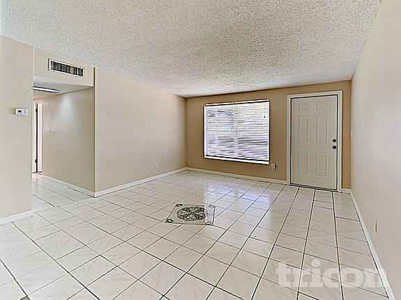 5th image of 3463 Arbutus Ln
