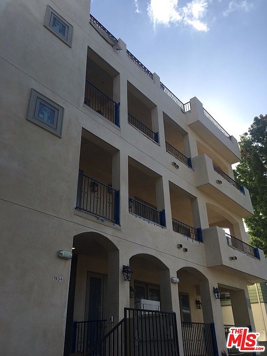 1st image of 1654 Greenfield Ave