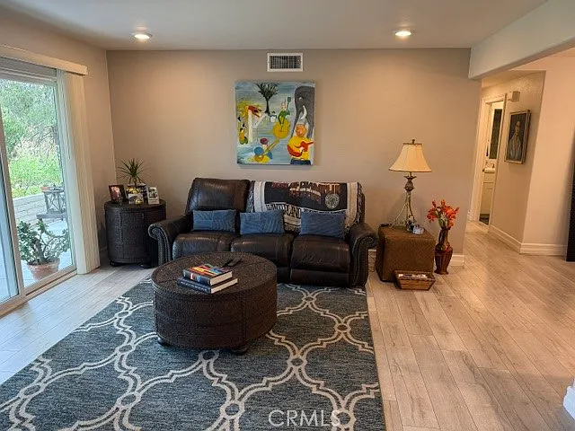 2 bed, 1100 sqft, $4,000 — Photo 4