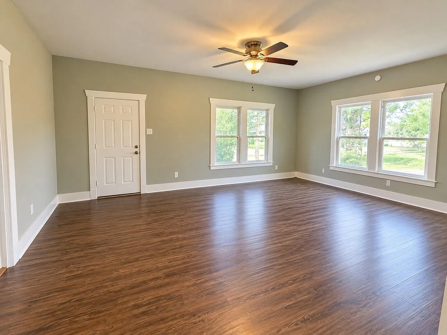 3 bed, 1.0 bath, 1296 sqft, $1,500 — Photo 3