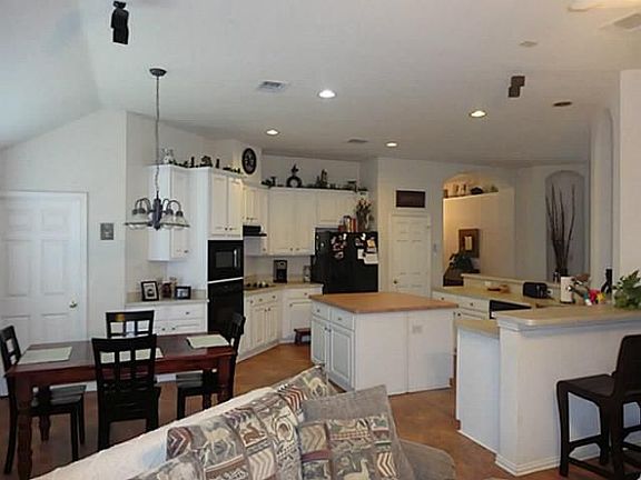 3rd image of 315 Hillcrest St
