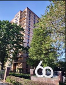 60 Parkway Dr, East Orange, NJ, 07017