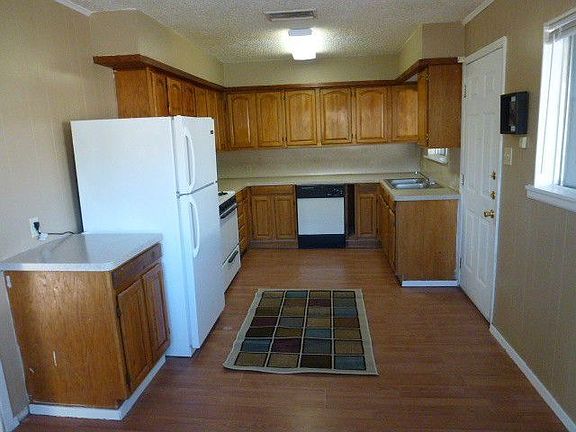 4th image of 2804 Catalina Dr