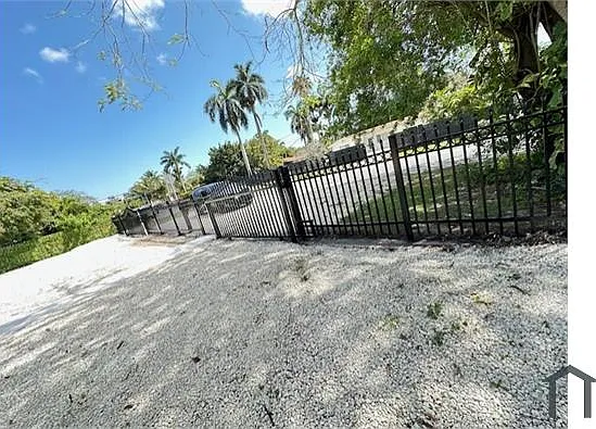 2 bed, 1000 sqft, $2,500 — Photo 4