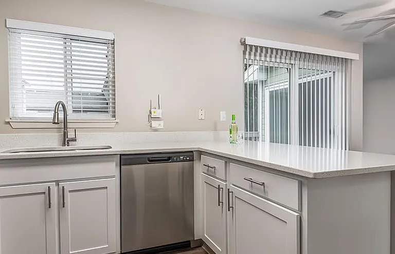 Pembrook Club Apartment Homes — Photo 3