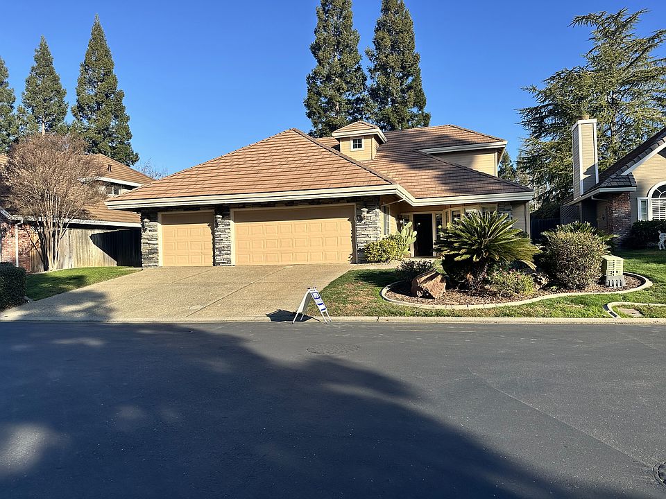 1st image of 2221 Banbury Cir