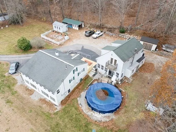 664 Stafford St, Rochdale, MA 01542