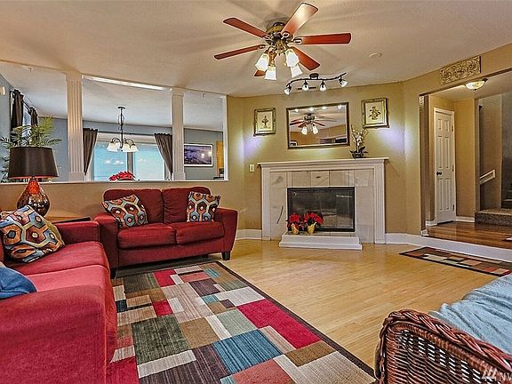 2nd image of 3824 SE Castlewood Dr