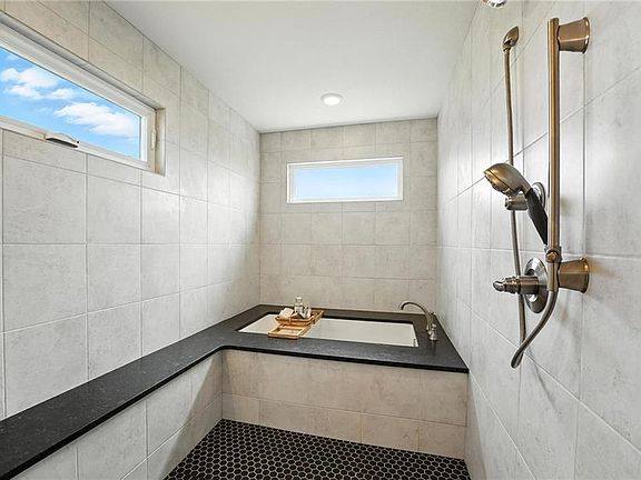 4th image of 11415 Orchard Dr