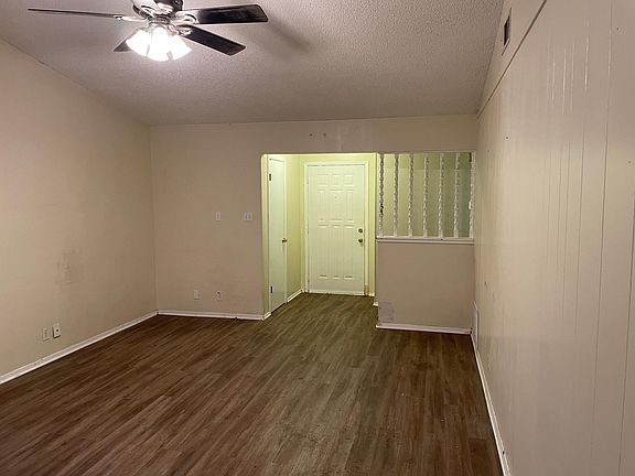 Entry Way / Living Room