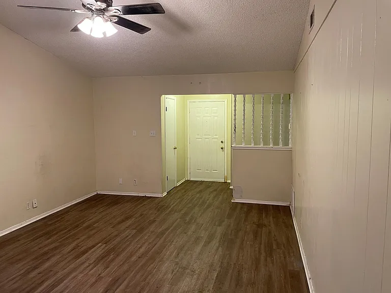 Entry Way / Living Room