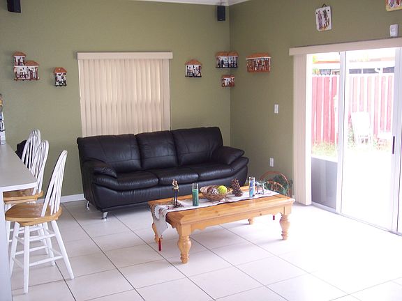 Comfrortable Family Room