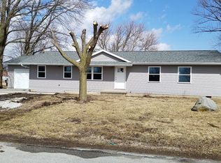 836 E Progress St, Arthur, IL 61911