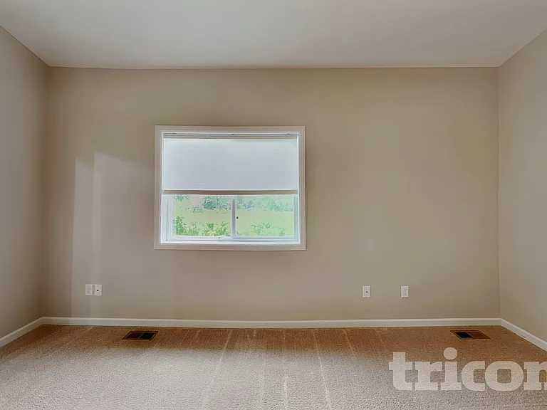 1341 Meadow Ln — Photo 5