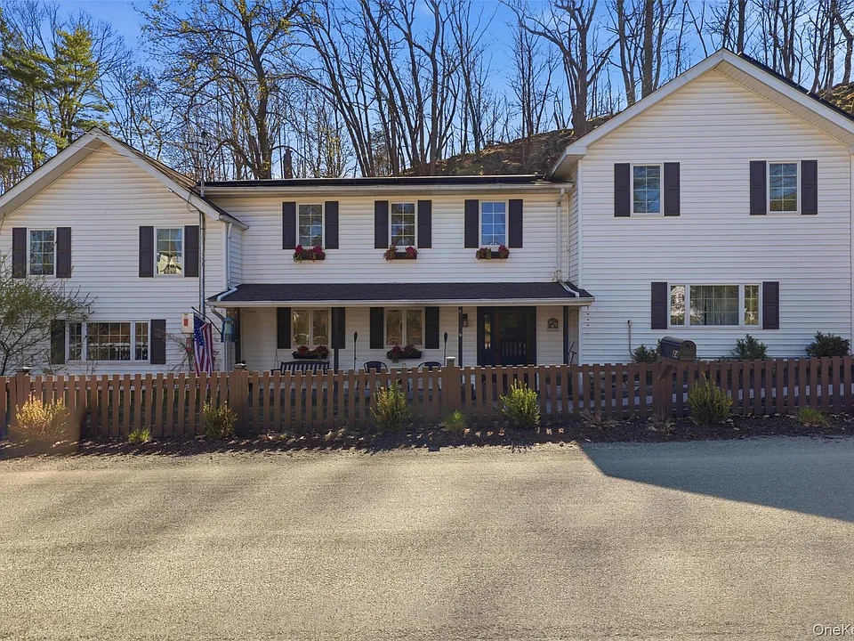 24 Mountain Rd