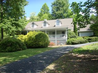 560 Chatuge Village Cir, Hayesville, NC 28904